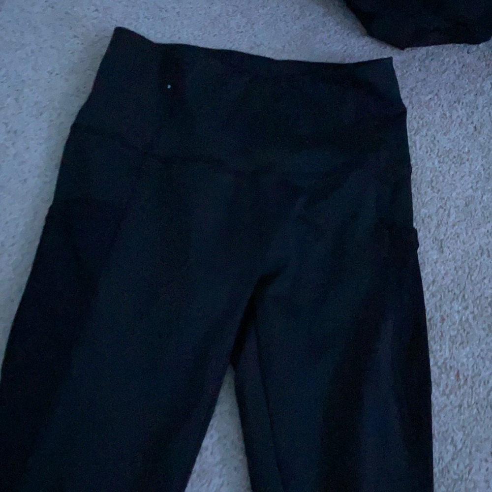 Black leggings with side pockets